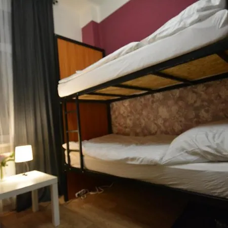 Vandrerhjem Helen U Namesti Miru