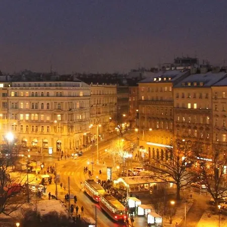 Helen U Namesti Miru Vandrerhjem Prag