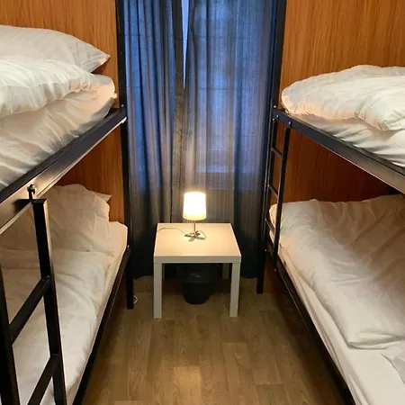 Helen U Namesti Miru Prag