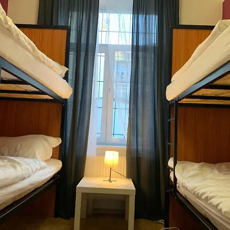 Helen U Namesti Miru Vandrerhjem