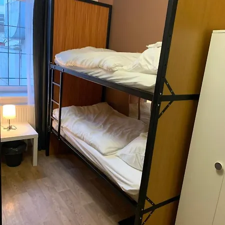 Helen U Namesti Miru Vandrerhjem