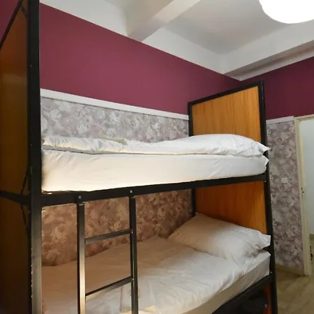 Helen U Namesti Miru Praga