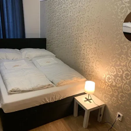 Helen U Namesti Miru Ostello Praga