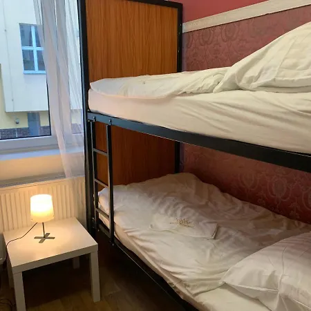 Helen U Namesti Miru Ostello *